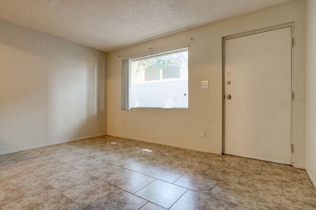Building Photo - 7850 E Glenrosa Ave