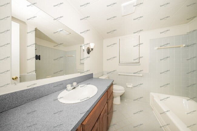 Building Photo - 5921 N College St