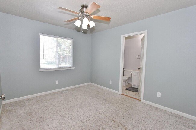 Building Photo - Clean Single-Level Home in Quiet Neighborhood