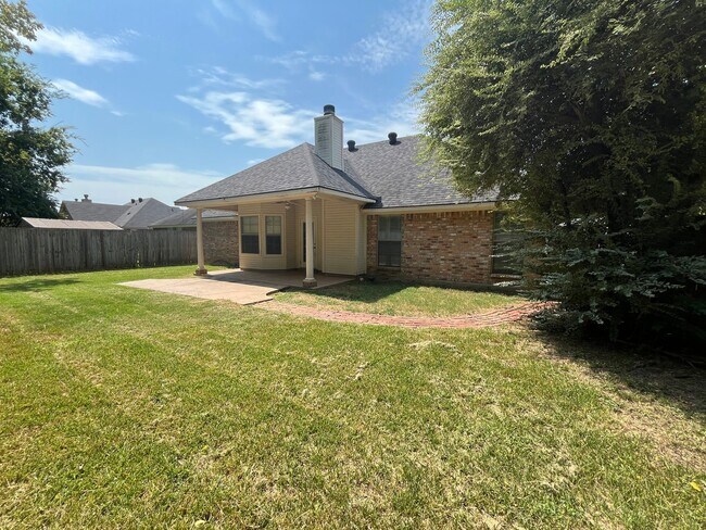 Building Photo - 1050 Azalea Garden Dr