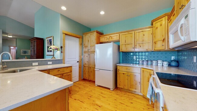 Building Photo - 2393 W 46th St