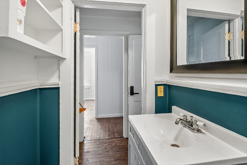 Building Photo - 731 20th St NW