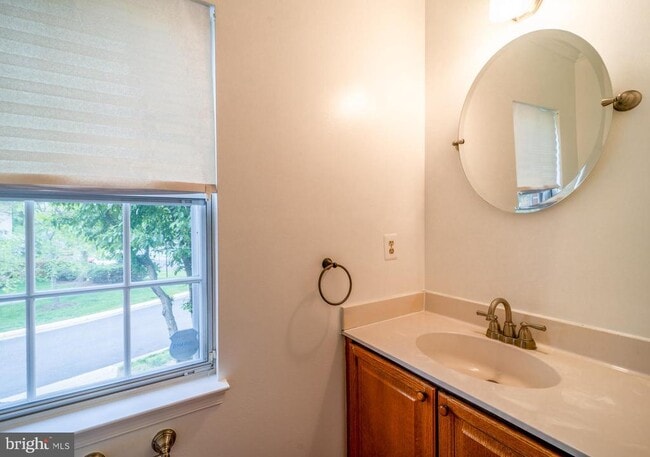 Building Photo - 8501 Blue Bird Woods Ct