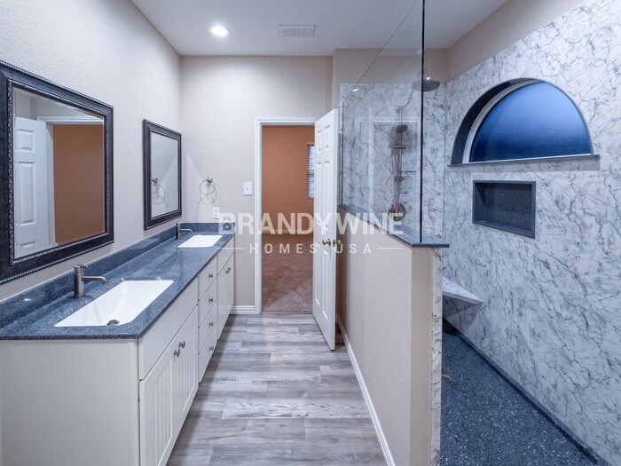 Building Photo - 1116 Roundhouse Dr
