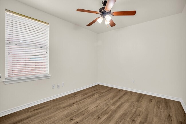 Building Photo - 2005 Ridgeview Ct