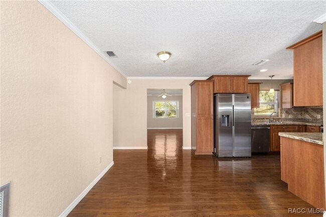 Building Photo - 236 N Braemar Dr