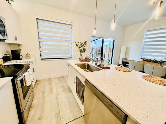 Building Photo - 25532 SW 108th Ave