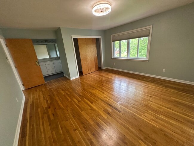 Building Photo - Fantastic Location!  Single-family house close to Upper Arlington and Riverside Hospital