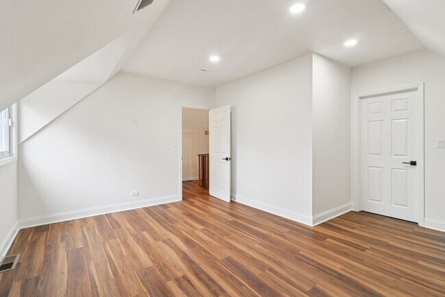 Building Photo - 23460 W N Lakewood Ln