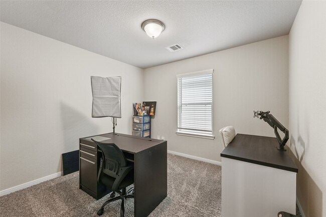 Building Photo - 7911 Tuscan Cypress Dr