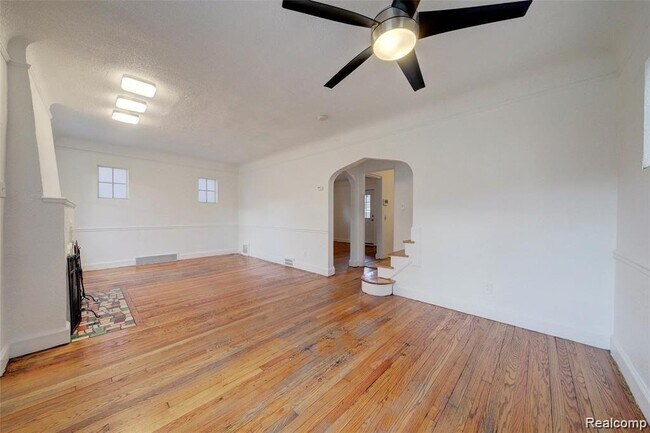 Building Photo - 16890 Sorrento Ave