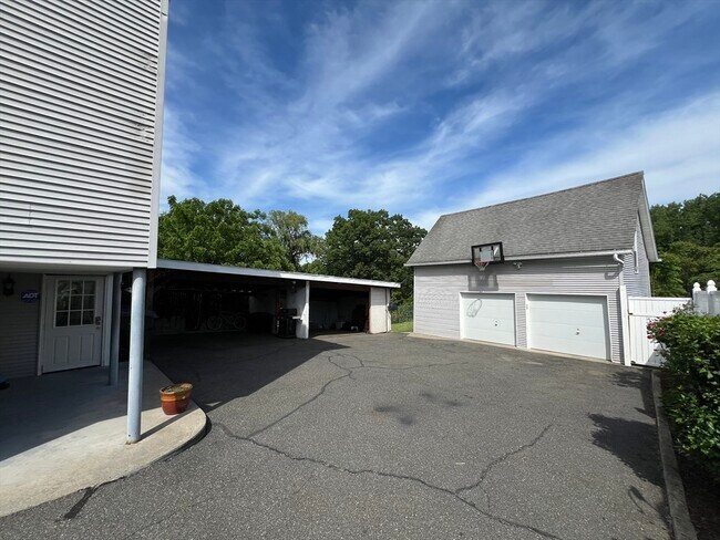 Building Photo - 9 Indian Leap St