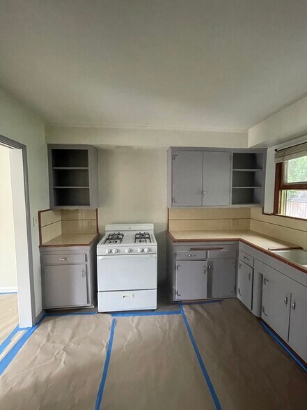 Building Photo - 14315 Burbank Blvd