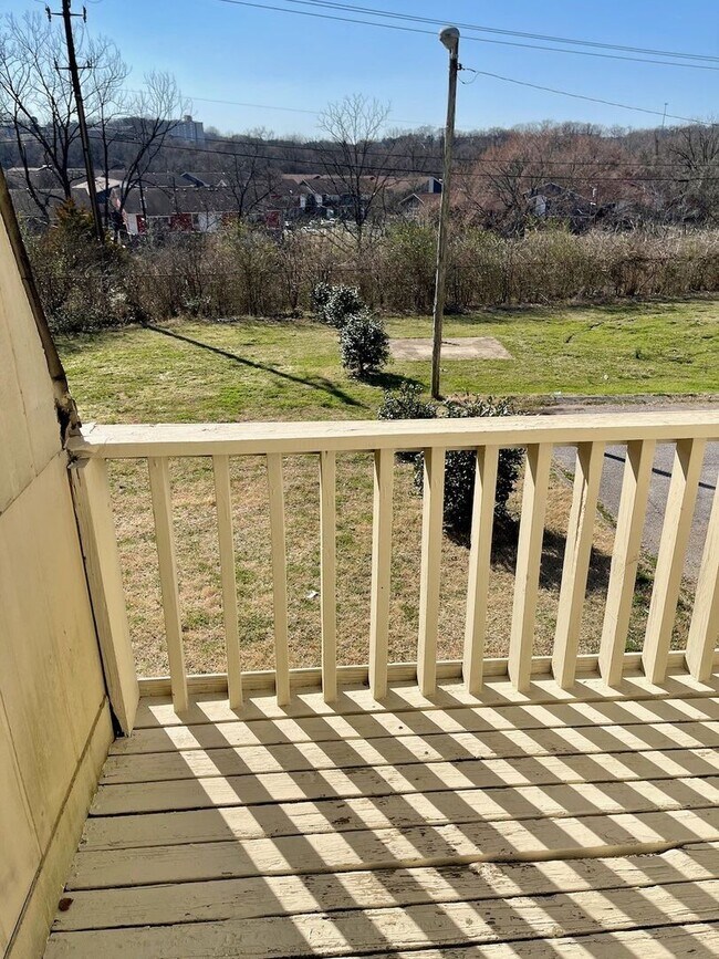 Building Photo - Cute and Convenient  South Nashville Townhouse near BNA and Woodbine - Renovated