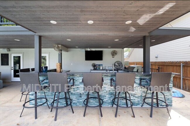 Building Photo - 180 Lake Ridge Dr