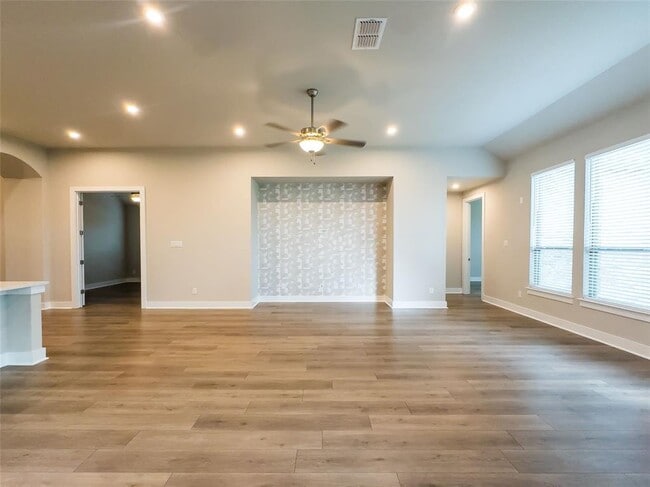 Building Photo - 337 Alicante Ln