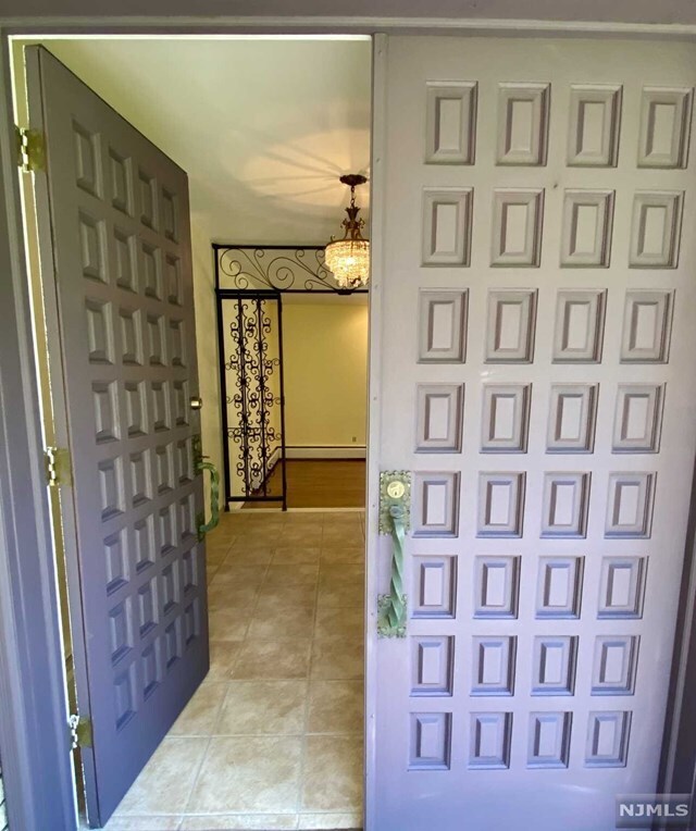 Building Photo - 255 Alpine Dr