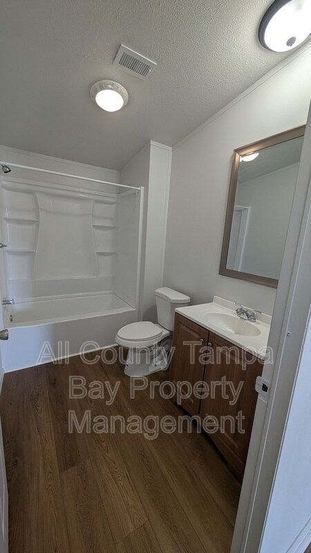 Building Photo - 3753 Oakwood Dr