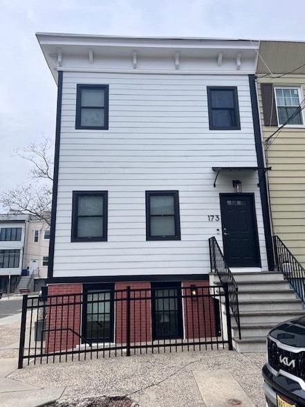 Building Photo - 173 Oakland Ave