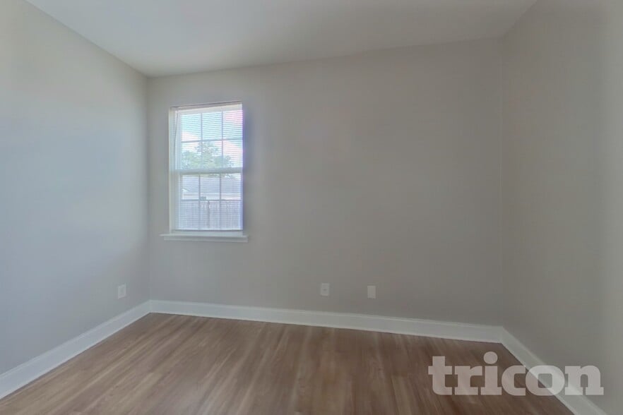 Building Photo - 11 Sedge Ct