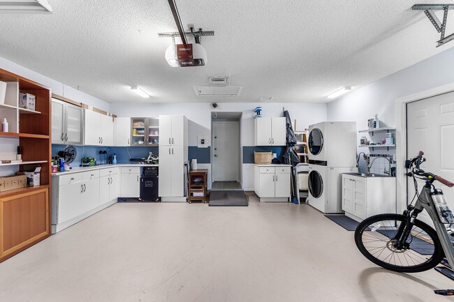 Building Photo - 559 NW 38th Terrace