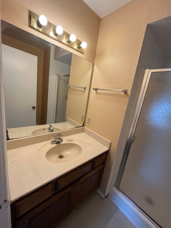 Building Photo - Broken Arrow duplex: 3 bedroom Duplex!