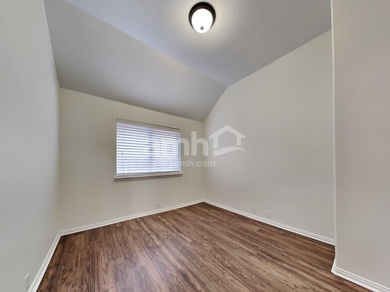 Building Photo - 625 Vickie St