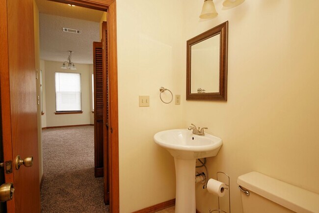 Building Photo - Waterfront Townhome in Central Niceville