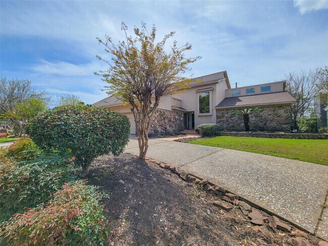 Building Photo - 4717 Country Club View