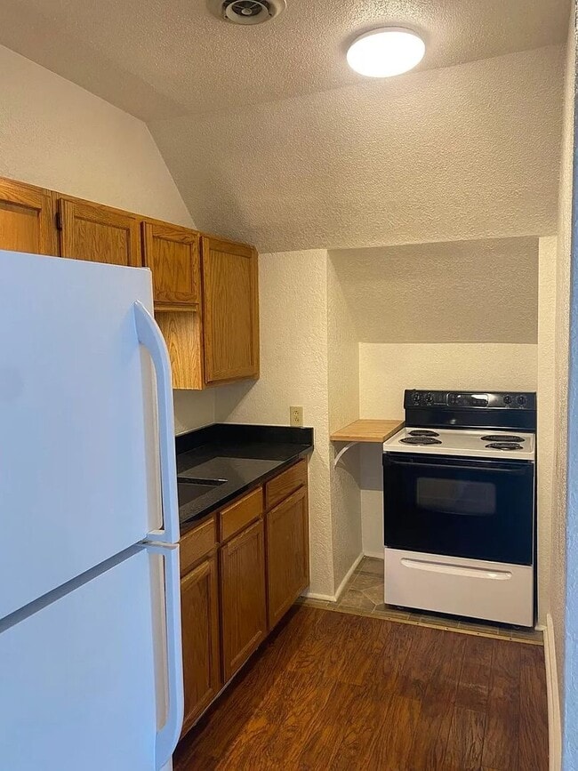 Building Photo - 404 S Marion St