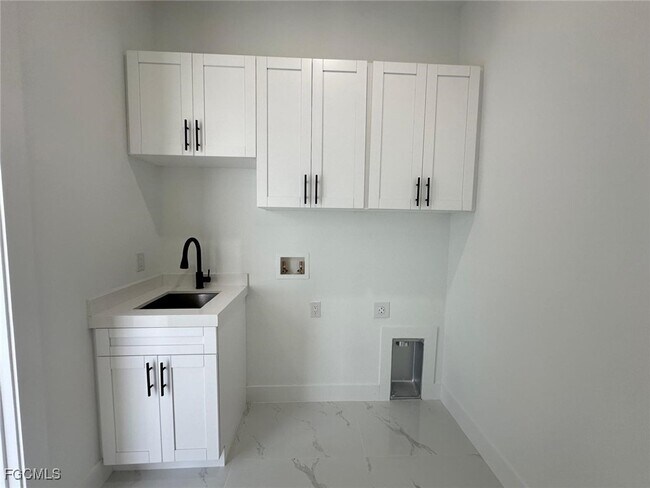 Building Photo - 1214 Cherry St E