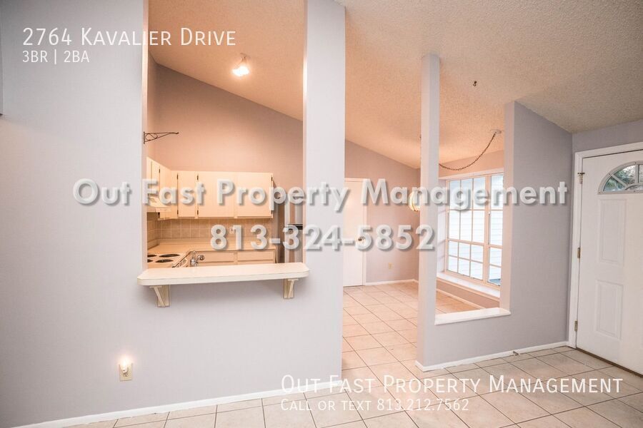 Building Photo - 2764 Kavalier Dr