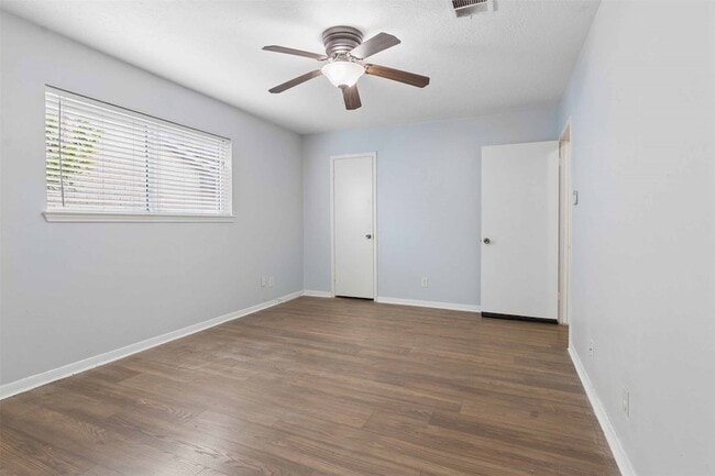 Building Photo - 5914 Willowbend Blvd