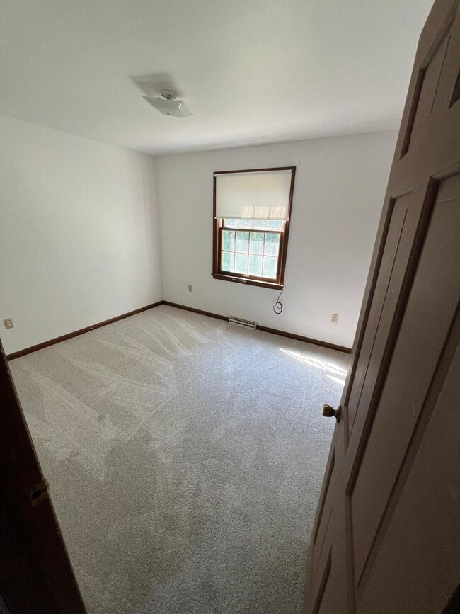 Building Photo - 4 BR 2 1/2 BA Single Family Home Birdsboro
