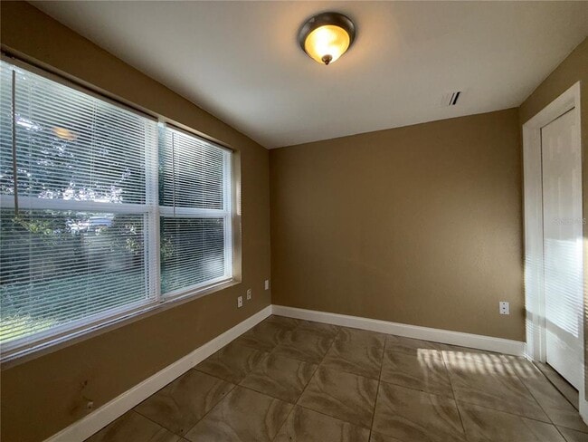 Building Photo - 1640 Salem Dr