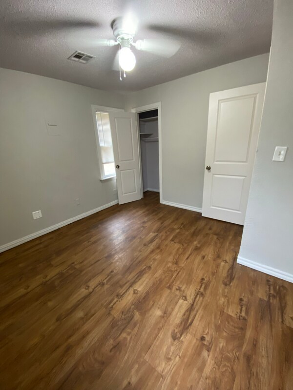Building Photo - 2119 Pearson Dr