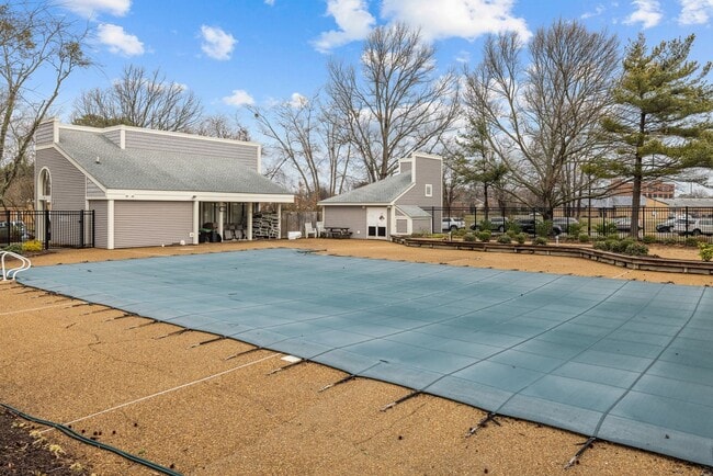 Building Photo - Updated & Stylish Condo in the Heart of Virginia Beach