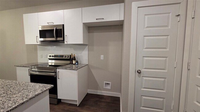 Building Photo - 9773 Grosbeak Ln