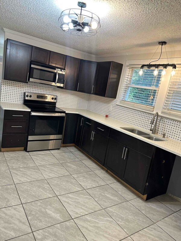 Building Photo - 836 Old Modena St