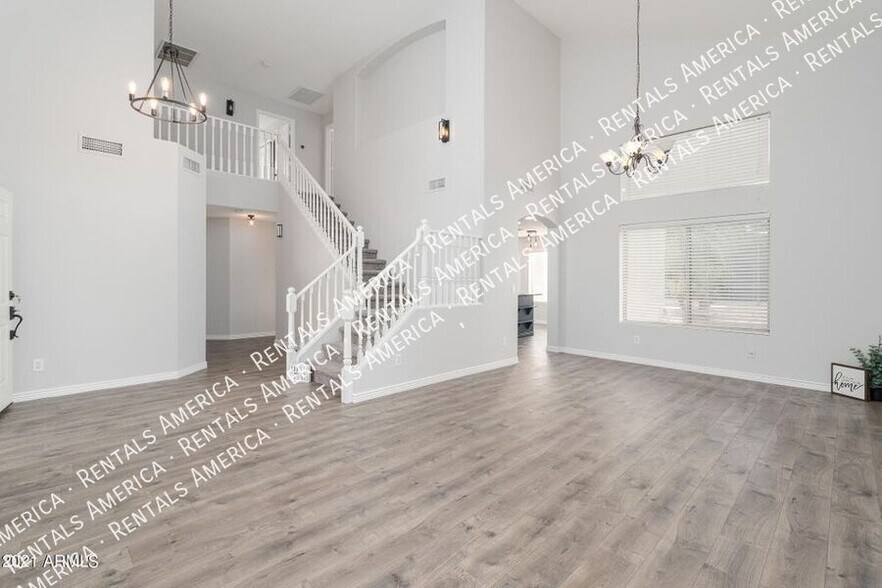 Building Photo - 6013 S Danielson Way