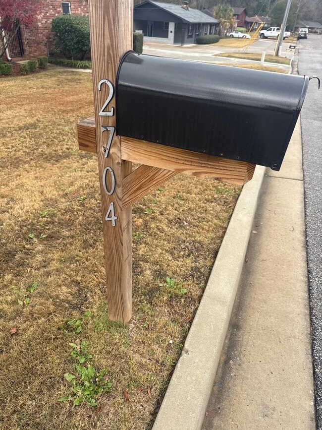 Building Photo - Spacious home with carport and garage!