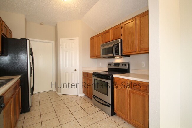 Building Photo - Exceptional!