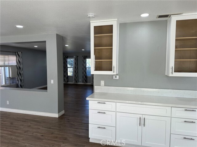 Building Photo - 8941 Carnation Dr