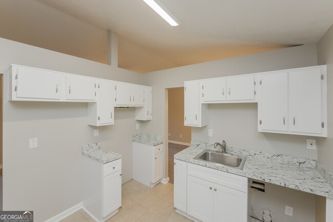 Building Photo - 145 Lynda Ln