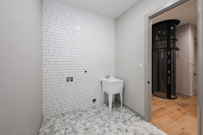 Building Photo - 8120 Stillmeadow Ct