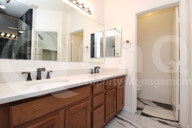 Building Photo - 1225 N 36th St
