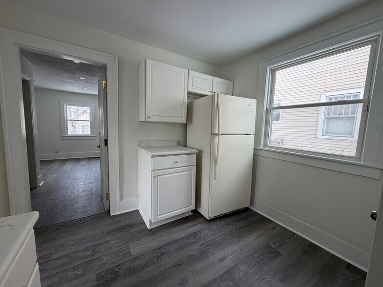 Building Photo - 111 E Eckman St