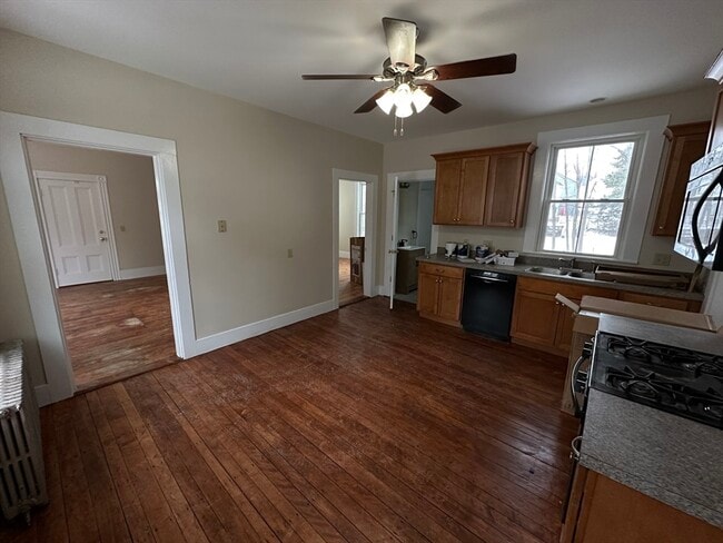 Primary Photo - 1160 Boston Rd