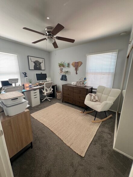 Second bedroom, big enough for a bedroom or an office - 3730 Pontiac St