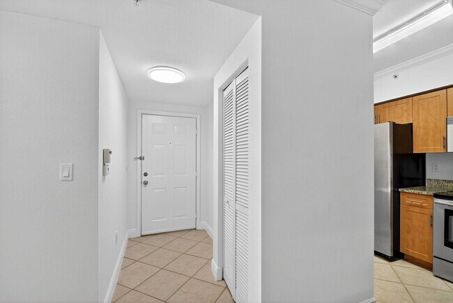 Building Photo - 6511 Emerald Dunes Dr